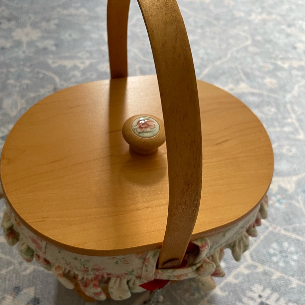 Longaberger Basket with Floral Liner and Wooden Lid - Picture 7 of 13
